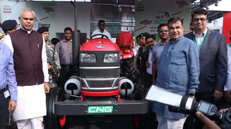 महिंद्राने ऍग्रोव्हिजन नागपूर येथे CNG ट्रॅक्टरचे अनावरण केले