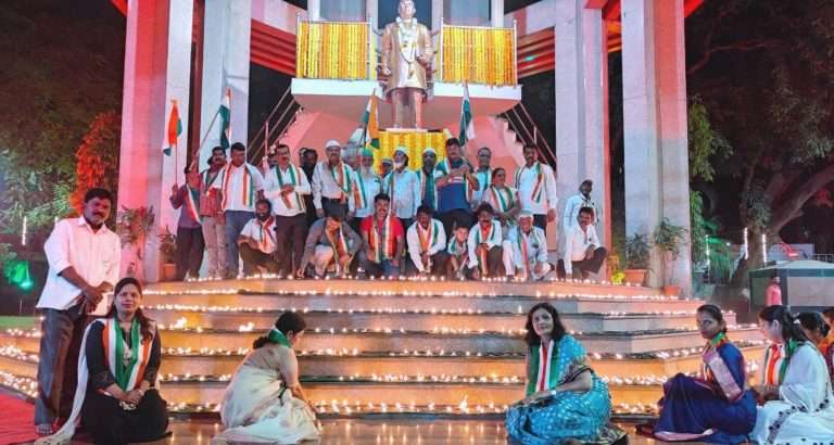 हजारो लखलखत्या दिव्यांनी उजळला डॉ. बाबासाहेब आंबेडकर पुतळ्याचा परिसर