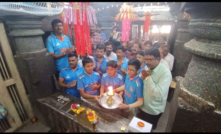 विश्वकरंडक भारताने जिंकावा यासाठी ग्रामदैवत श्री कसबा गणपतीला साकडे