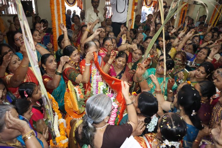 तुळशी विवाह सोहळा पारंपरीक पद्धतीने थाटात साजरा