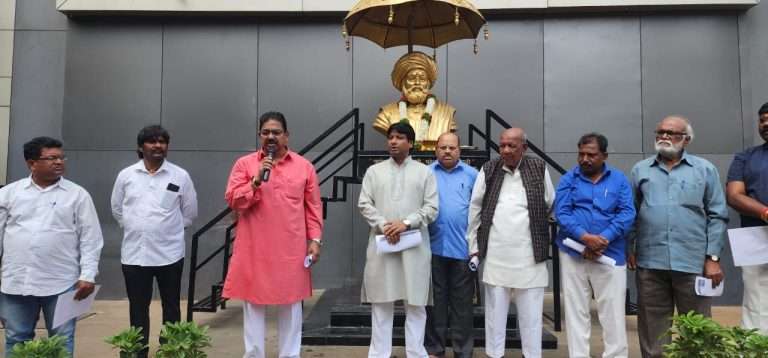 सामुदायिकरीत्या संविधानाचे वाचन, आणि रक्षणाची शपथ