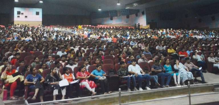 रोटरी क्लब ऑफ पुणे कात्रजच्या वतीने दहावीच्या विद्यार्थ्यांसाठी मार्गदर्शन शिबिर संपन्न