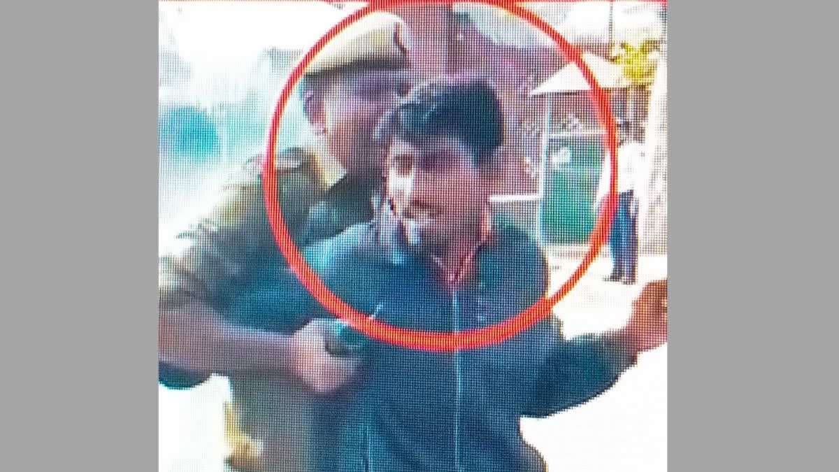 लातूरचा तरुण संसदेत का घुसला?:पोलिस भरतीची तयारी करणारा अमोल शिंदे दिल्लीला का गेला? लातूर पोलिसांनी सुरू केला तपास