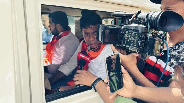 कायदा राबविण्यासाठी कायदा हातात घेणाऱ्या मनसेचे साईनाथ बाबर व कार्यकर्त्यांविरुद्ध गुन्हे