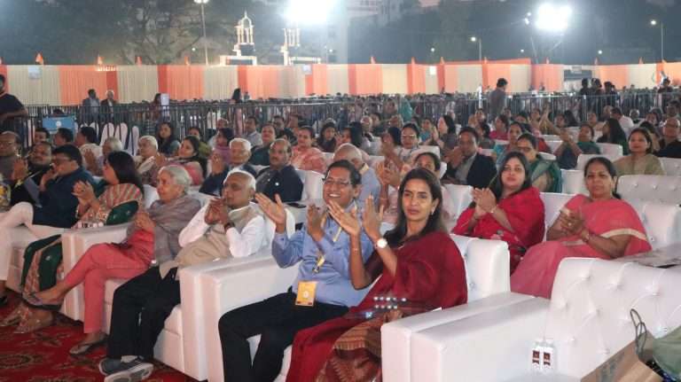हृदयरुपी समुद्राच्या मंथनातून निघेल अमृतकलश -कवी डॉ. कुमार विश्वास 