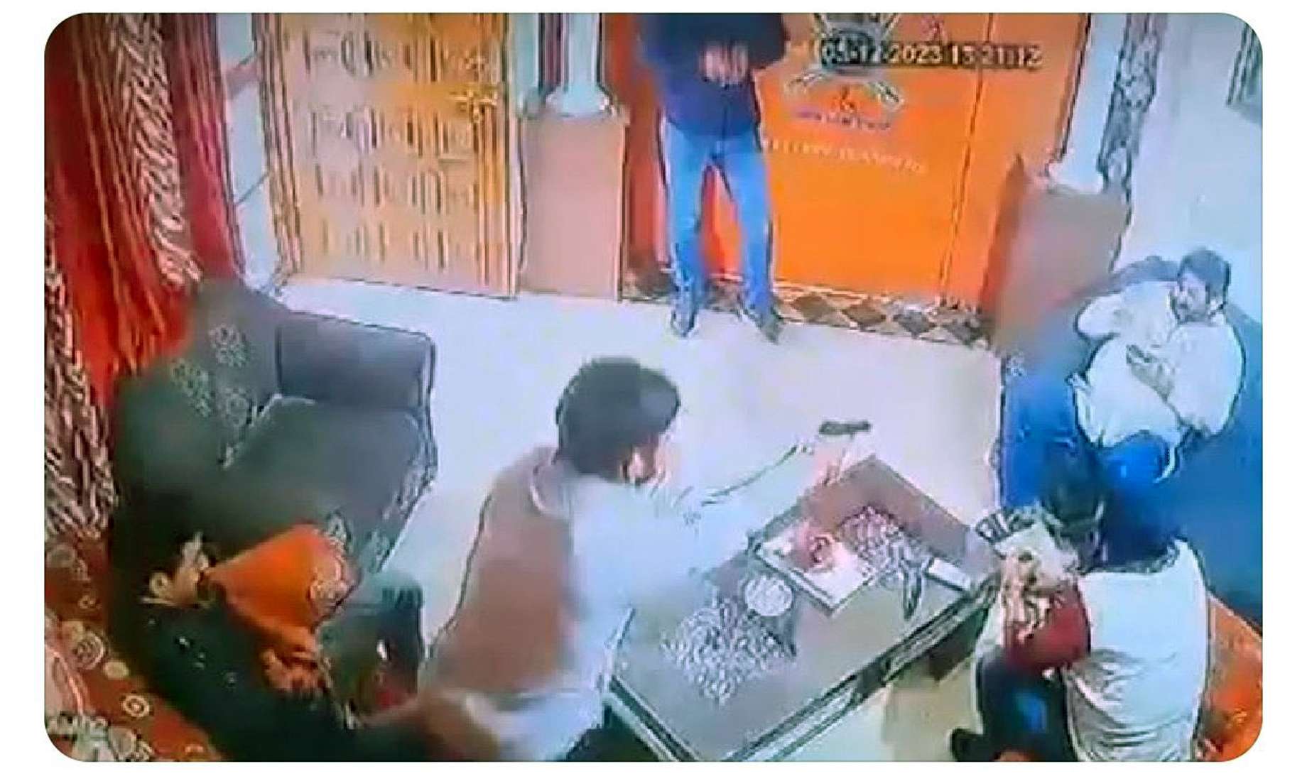 करणी सेनेच्या राष्ट्रीय अध्यक्षाची हत्या, VIDEO:गोगामेडी यांच्यावर घरात घुसून गोळीबार; एक तरुणही ठार; गोदारा गँगने घेतली जबाबदारी