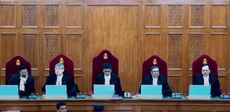 जम्मू-काश्मिरातून 370 हटवण्याचा निर्णय कायम:सुप्रीम कोर्टाने म्हटले- कलम 370 अस्थायी होते, राज्यात सप्टेंबर 2024 पर्यंत निवडणुका घेण्याचे आदेश