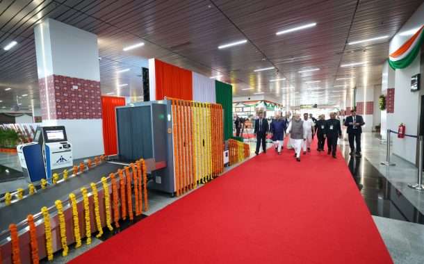 पंतप्रधान नरेंद्र मोदी यांनी गुजरातमधील सुरत विमानतळावरील नवीन टर्मिनल इमारतीचे केले उद्घाटन