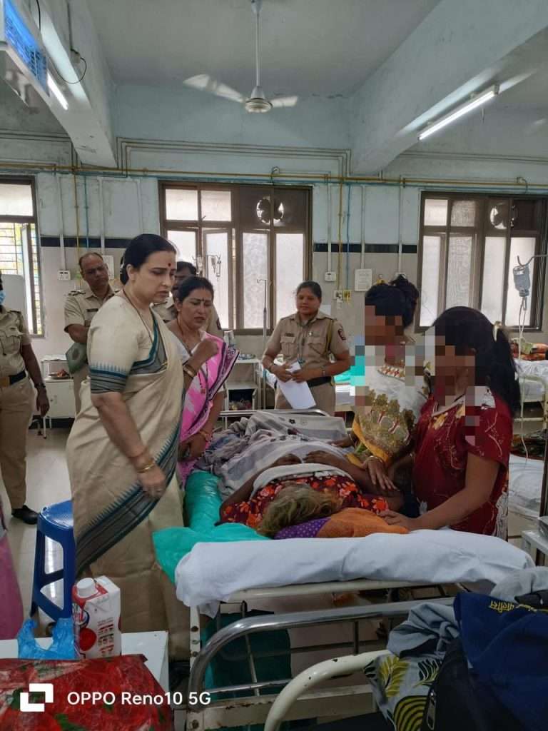 ६४ वर्षीय महिलेवर रात्रभर बलात्कार करून  पहाटे घराबाहेर विवस्त्र अवस्थेत फेकून दिले-राजधानी मुंबईतील घटना