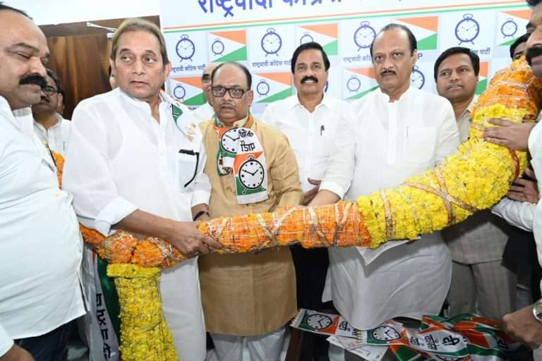 महाराष्ट्र राज्य मजूर सहकारी संघाचे अध्यक्ष संजीव कुसाळकर व महाराष्ट्र राज्य सहकारी संघाचे अध्यक्ष रामदास मोरे यांचा राष्ट्रवादीत जाहीर प्रवेश