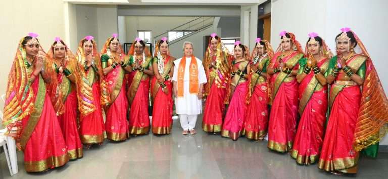 पुण्यधाम आश्रमाचा उदात्त उपक्रम –१२ जोडप्यांचे सामूहिक विवाह थाटात संपन्न