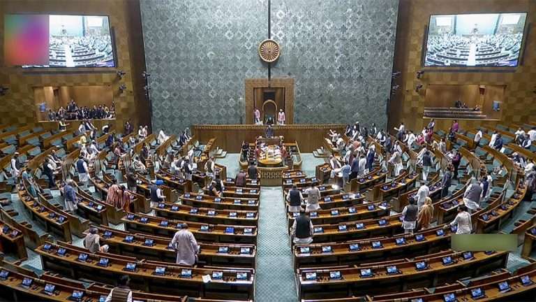 एकाच दिवसात 78 खासदार निलंबित:लोकसभेच्या 33, राज्यसभेच्या 45 सदस्यांवर कारवाई