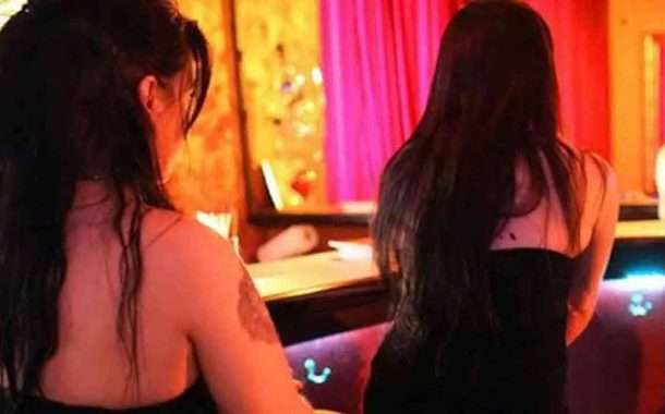 बालाजीनगरच्या खुशबू हॉटेलजवळ मसाज उपचाराच्या   नावाखाली वेश्या व्यवसाय