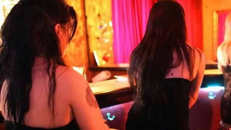 बालाजीनगरच्या खुशबू हॉटेलजवळ मसाज उपचाराच्या   नावाखाली वेश्या व्यवसाय