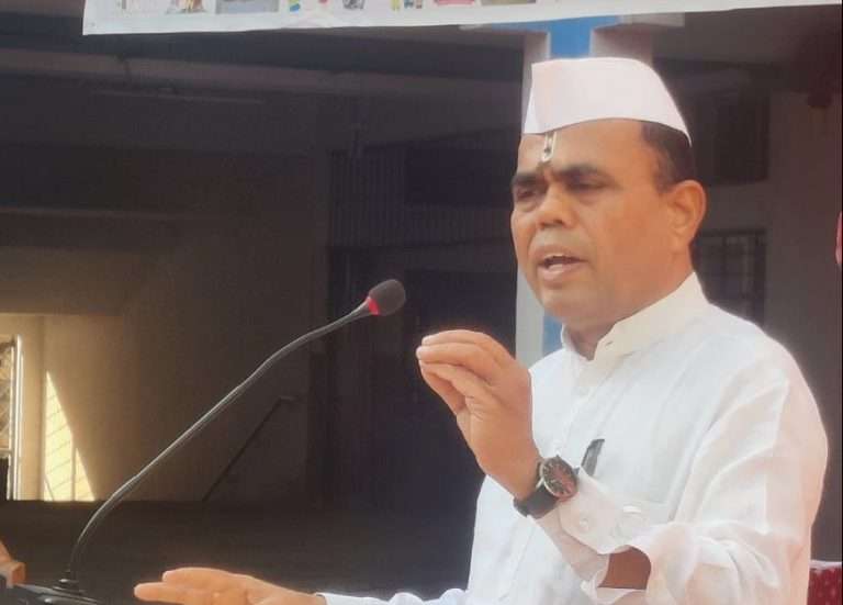 शिक्षणाच्या मजबूत पायावर आयुष्याची उभारणी – हभप दिगंबर ढोकले महाराज