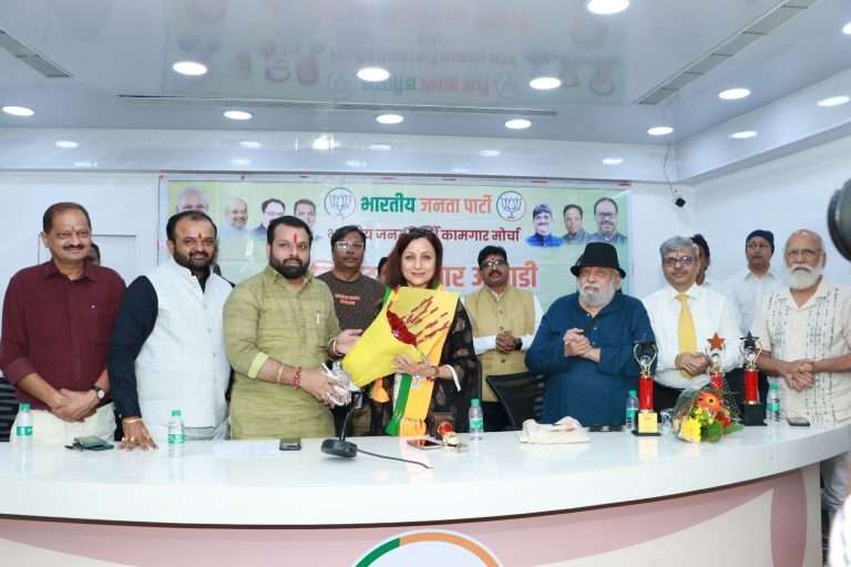किशोरी शहाणेंनी घेतला भाजपचा झेंडा हाती …