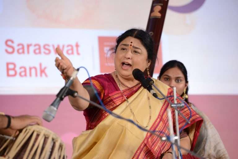 स्वरमय वातावरणात ‘सवाई गंधर्व ‘ चा प्रारंभ