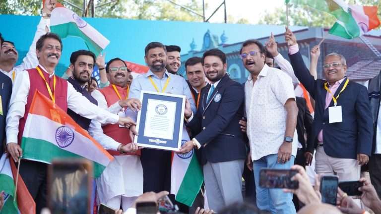 भारताने चीनचा रेकॉर्ड मोडला पालकांनी आपल्या पाल्यांना गोष्टी सांगण्याचा विश्वविक्रम भारताच्या नावाने