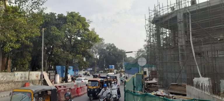 महापालिकेचे विकास आराखडे न जुमानता महामेट्रोची मनमानी बांधकामे:आयुक्तांच्या आदेशांना केराची टोपली