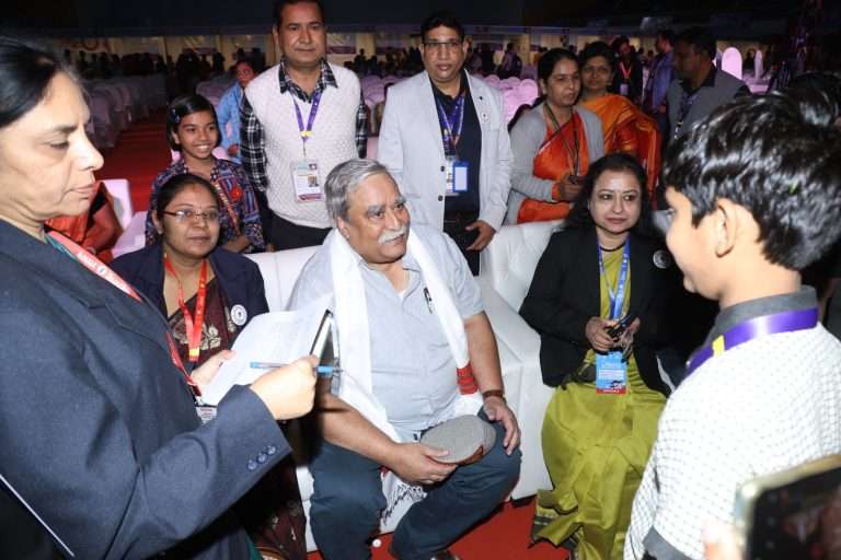 ‘व्यसन टाळा, स्वच्छतेचे नियम पाळा’ -पद्मश्री डॉ.रमण गंगाखेडकर यांचा संदेश