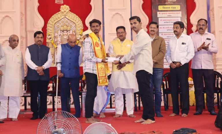 धार्मिक व्यासपीठावर अध्यात्म आणि विज्ञानाची सांगड घाला -सह धर्मादाय आयुक्त सुधीरकुमार बुक्के