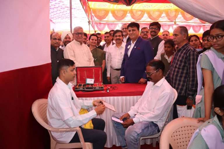 अखिल मंडई मंडळातर्फे १४५० नागरिकांची मोफत आरोग्य तपासणी