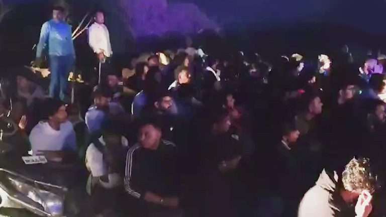 ठाण्यात पोलिसांनी उधळून लावली रेव्ह पार्टी:धाड टाकून 100 जणांना घेतले ताब्यात