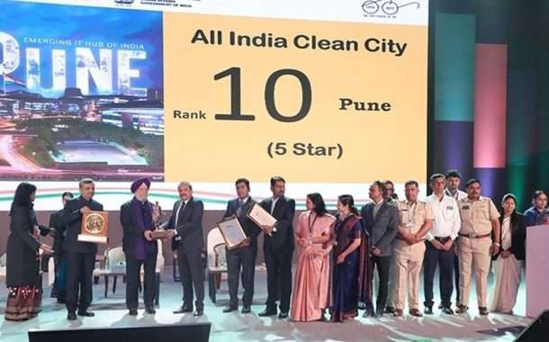  स्वच्छ सर्वेक्षणात पुणे शहराचा देशात 10 वा क्रमांक ! राष्ट्रपतींंच्या हस्ते दिल्लीतील  कार्यक्रमात आयुक्त विक्रम कुमारांनी स्वीकारला पुरस्कार