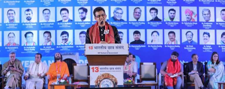 नव्या युगाची धुरा युवा विद्यार्थ्यांच्या खांद्यावर -इतिहासतज्ञ, प्रसिद्ध वक्ते विक्रम संपत 