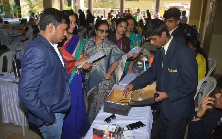 शालेय व महाविद्यालयीन विद्यार्थ्यांचे वैज्ञानिक अविष्कारांचे सादरीकरण 