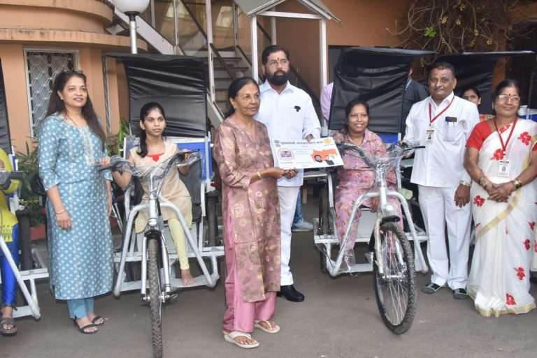 मुख्यमंत्री एकनाथ शिंदे यांच्या हस्ते दिव्यांग लाभार्थ्यांना उपयुक्त साधनांचे वितरण