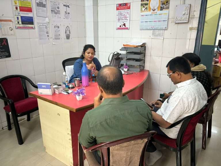 कळस येथील दवाखान्यात प्रसूती गृह सुरु करावे – “आप” ची मागणी