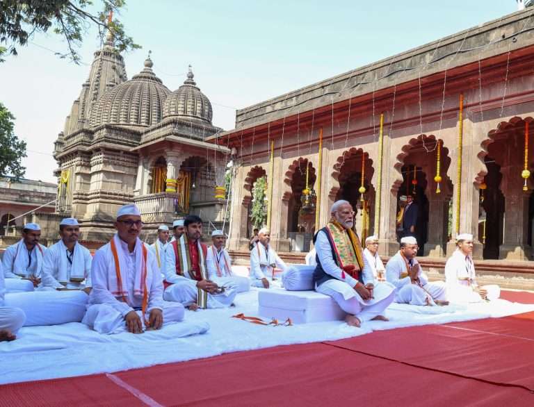 पंतप्रधान मोदींनी काळाराम मंदिरात घेतले दर्शन