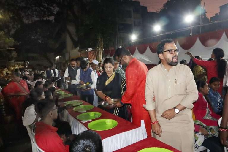 आनंद मेळाव्यात रमत बालचमूंनी दिला सरत्या वर्षाला निरोप व नववर्षाचे स्वागत 