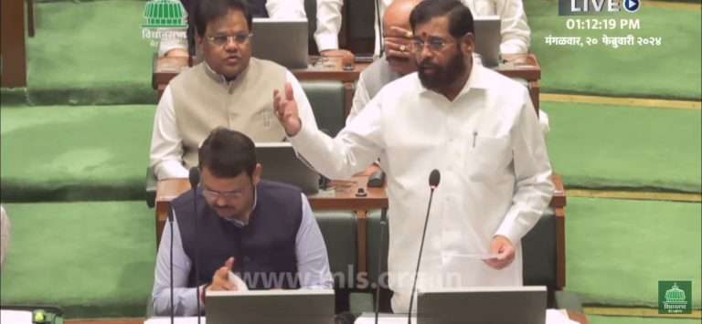 राज्यातील सामाजिक व शैक्षणिकदृष्ट्या मागासवर्गांकरिता आरक्षण विधेयक विधिमंडळाच्या दोन्ही सभागृहात एकमताने मंजूर