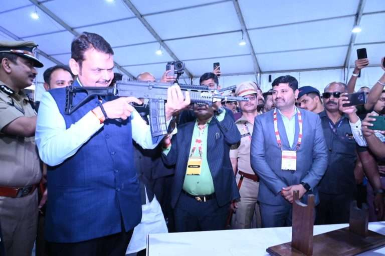 महाराष्ट्र एमएसएमई डिफेन्स एक्स्पोचे उपमुख्यमंत्री देवेंद्र फडणवीस यांच्या हस्ते उद्घाटन