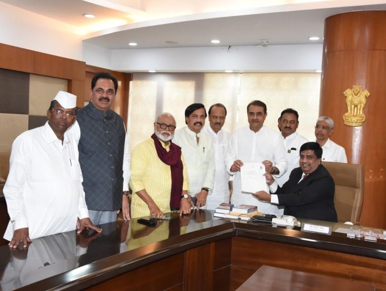 काँग्रेसचे चंद्रकांत हंडोरे अन् राष्ट्रवादीच्या प्रफुल्ल पटेल यांचा उमेदवारी अर्ज दाखल