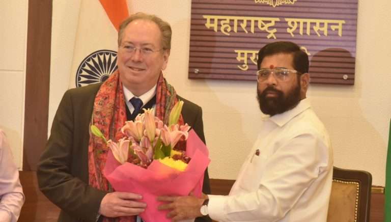 लंडनच्या आर्टीफिशिअल इंटिलिजन्स सेंटरला छत्रपती शिवाजी महाराजांचे नाव देणार; मुख्यमंत्र्यांसोबतच्या भेटीत लॉर्ड मेयर ऑफ लंडन यांचा मानस
