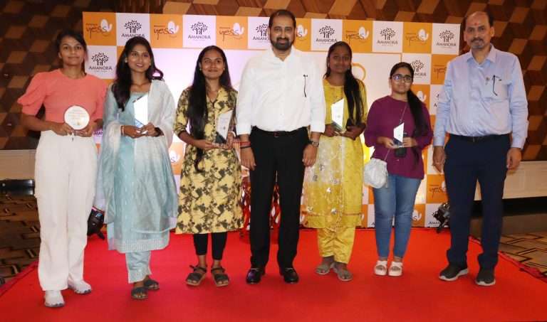 अ‍ॅमनोरा येस फाऊंडेशनतर्फे पारधी समाजातील मुला-मुलींना मदत