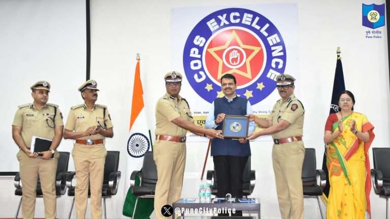 उपमुख्यमंत्री  देवेंद्र फडणवीस यांच्याकडून पुणे पोलिसांना 25 लाखांचे बक्षीस
