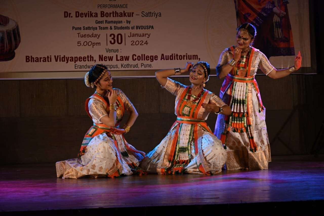 आसामी सत्रीय नृत्यातून उलगडले मराठी गीत रामायण