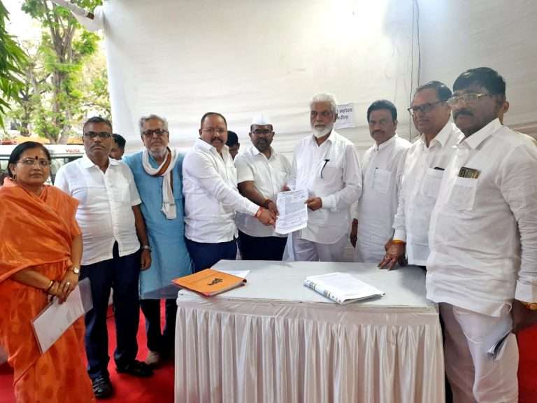 माथाडी कामगारांचे आमरण व साखळी उपोषण आंदोलन आझाद मैदान येथे तिसऱ्या दिवशीही सुरूच.