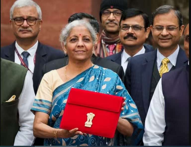 13 लाखांपर्यंतची कमाई करमुक्त होऊ शकते,आरक्षणाची प्रतीक्षा यादी संपविण्यासाठी ३०० रेल्वेगाड्यांची होऊ शकते घोषणा