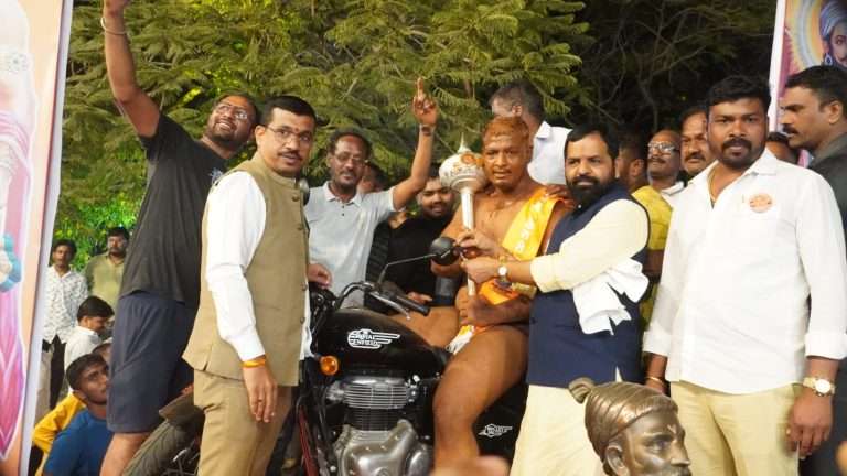 महेंद्र गायकवाड ठरला सेनाकेसरी 2024, पृथ्वीराज मोहोळवर मात करीत कोरले चांदीच्या गदेवर नाव