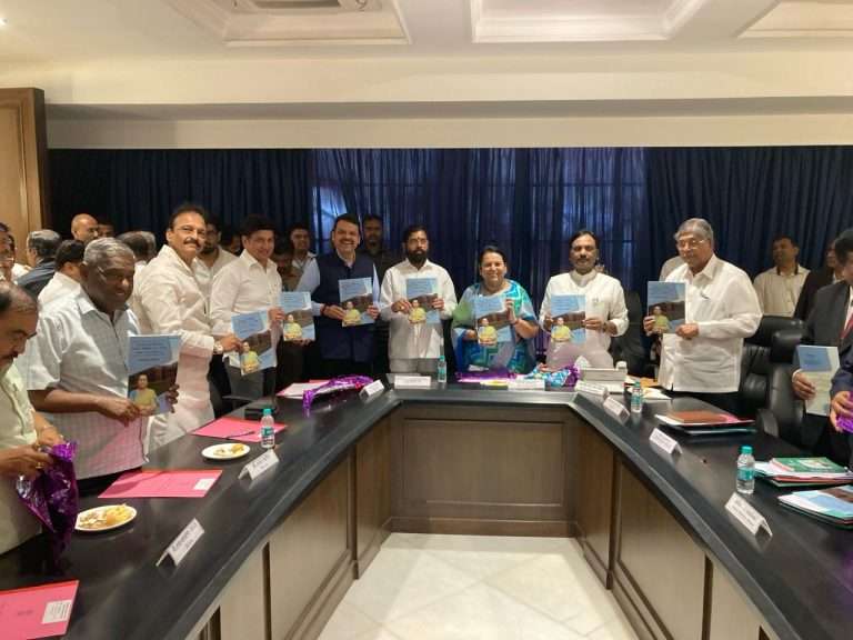 विधानपरिषद उपसभापती डॉ. नीलम गोऱ्हे यांच्या नागपूर हिवाळी अधिवेशन काळातील कामकाज अहवालाचे विधान भवनात प्रकाशन