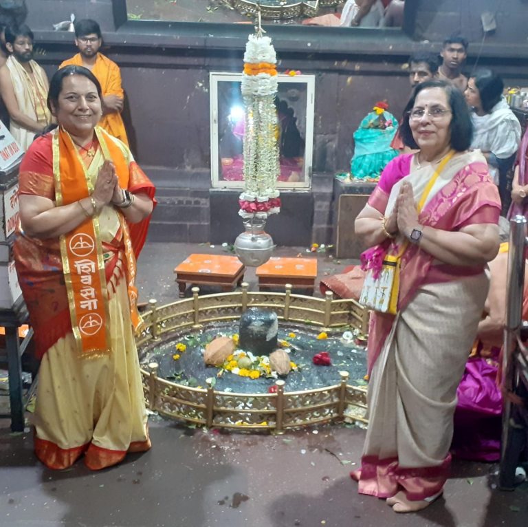 विधानपरिषद उपसभापती डॉ. नीलम गोऱ्हे यांनी घेतले घृष्णेश्वराचे दर्शन