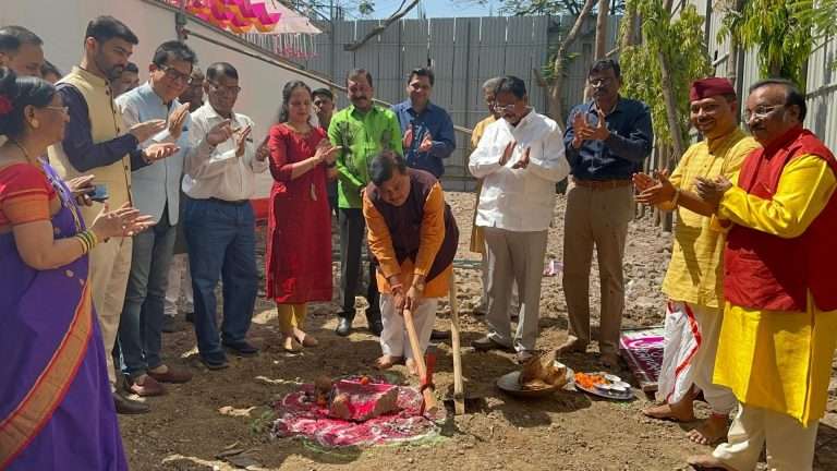 स्वयंपुनर्विकास’ हे मुंबईच्या हौसिंग सेक्टरमध्ये परिवर्तन करणारे अभियान