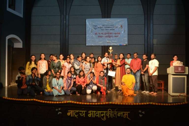 डॉ. रा. ना. दांडेकर संस्कृत एकांकिका स्पर्धेत स. प. महाविद्यालय विजयी