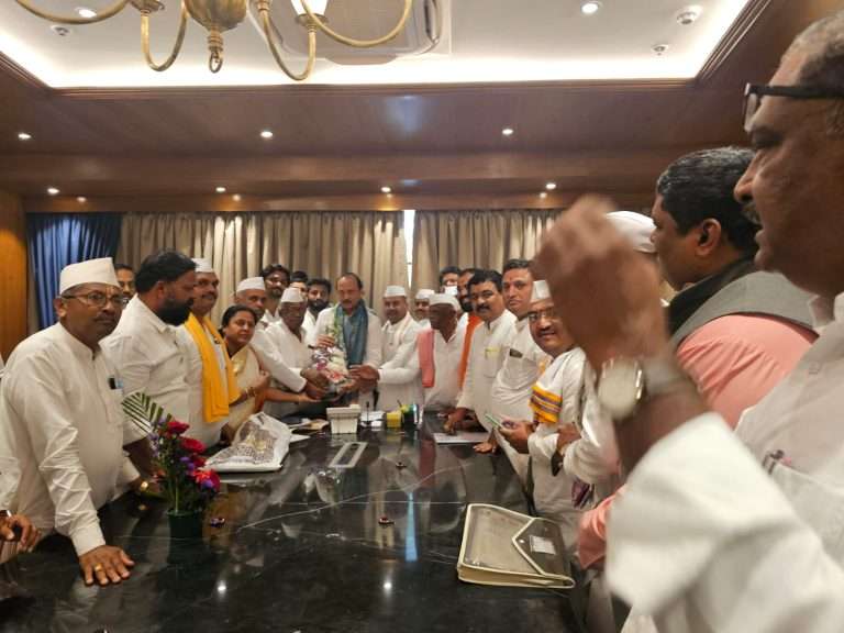 “ब” वर्ग तीर्थक्षेत्रांचा विकासनिधी वाढवून ५ कोटी केल्याबद्दलवारकरी बांधवांनी मानले उपमुख्यमंत्री अजित पवार यांचे आभार