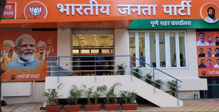 महापालिका निवडणूक पार पडताच भाजपच्या दोन पदाधिकाऱ्यांची थेट हकालपट्टी